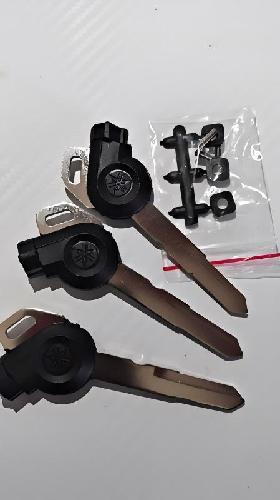 LLAVE PLASTICO MOTOCICLETA YAMAHA IMAN DERECHA (D27)